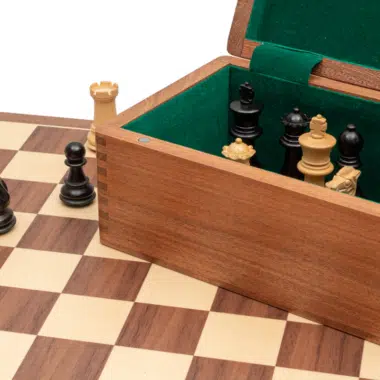 Ensemble Competition Echiquier en Bois de Noyer et d'Erable, Jeu d'Echecs en Bois de Buis & Coffret de Rangement en Bois de Rose Doré – Image 5