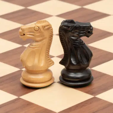 Ensemble Competition Echiquier en Bois de Noyer et d'Erable, Jeu d'Echecs en Bois de Buis & Coffret de Rangement en Bois de Rose Doré – Image 7