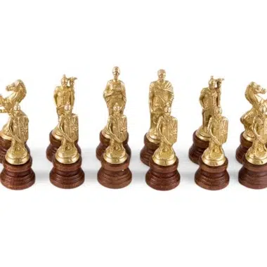 Jeu d'échecs Romains vs Barbare - Échiquier, Jeu de Dames et Backgammonen en Similicuir avec compartiment de rangement & Jeu d'Échecs en Métal et Bois – Image 3