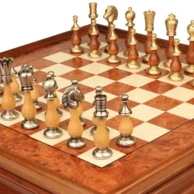 Ensemble Oriental Orme Echiquier sur Pied en Bois d'Orme avec Tiroir de Rangement & Jeu d'Echecs en Bois et Laiton Massif – Image 3