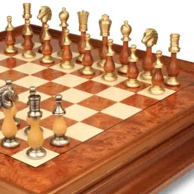 Ensemble Oriental Orme Echiquier sur Pied en Bois d'Orme avec Tiroir de Rangement & Jeu d'Echecs en Bois et Laiton Massif – Image 4
