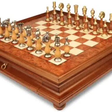 Ensemble Oriental Orme Echiquier sur Pied en Bois d'Orme avec Tiroir de Rangement & Jeu d'Echecs en Bois et Laiton Massif