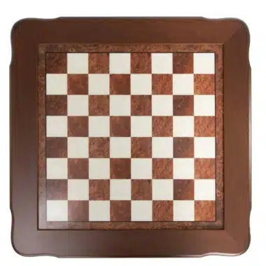 Table échiquier en bois d'orme et de bruyère, vue de dessus de l'ensemble