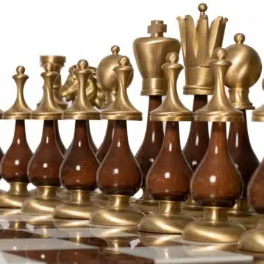 Ensemble Giant Oriental Haut de Gamme II Table en Bois, Albâtre de Toscane et Marbre de Carrare & Jeu d'Echecs en Bois et Laiton Massif – Image 10