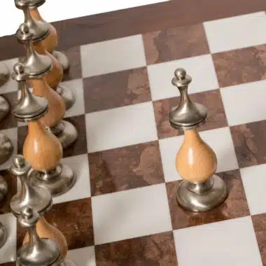 Ensemble Giant Oriental Haut de Gamme II Table en Bois, Albâtre de Toscane et Marbre de Carrare & Jeu d'Echecs en Bois et Laiton Massif – Image 7