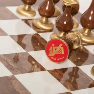 Ensemble Giant Oriental Haut de Gamme II Table en Bois, Albâtre de Toscane et Marbre de Carrare & Jeu d'Echecs en Bois et Laiton Massif – Image 6