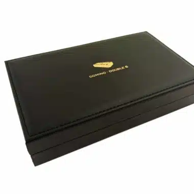 Coffret fermé en similicuir noir avec inscription dorée Domino Double 6