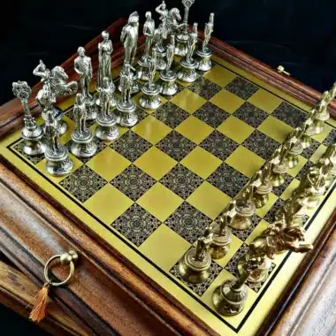 Ensemble Grand Napoléon IV Echiquier en Bois Original et Jeu d'Echecs en Métal – Image 5