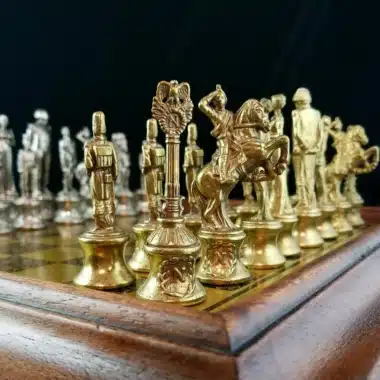 Ensemble Grand Napoléon IV Echiquier en Bois Original et Jeu d'Echecs en Métal – Image 6