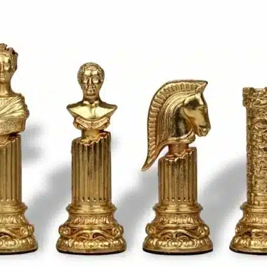 Détail des pièces dorées Empire Romain III roi, dame, cavalier et tour