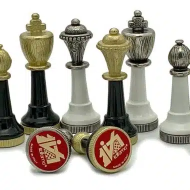 Ensemble Staunton Design IV Echiquier en Bois d'Erable et Jeu d'Echecs en Bois et en Métal – Image 8
