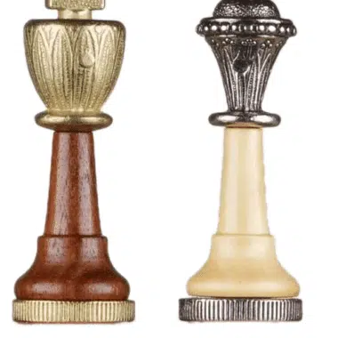 Ensemble Classic XV Echiquier en Bois d'Acajou et Erable et Jeu d'Echecs en Bois et Métal – Image 9