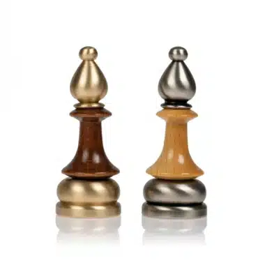 Ensemble de Jeu d'Échecs en Laiton Massif et Bois avec Échiquier en Noyer de Bruyère Finition Brillante – Image 9