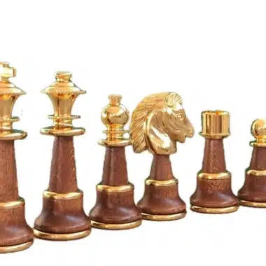 Ensemble Staunton XL III Echiquier sur Pied en Bois Massif et Plateau en Albâtre de Toscane avec Tiroir de Rangement & Jeu d'Echecs en Bois et Laiton Plaqué Or et Argent – Image 19