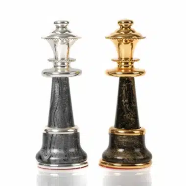 Ensemble Staunton Fantasy XL Echiquier en Bois d'Erable Vert & Jeu d'Echecs en Laiton et Bois Plaqué Or et Argent – Image 15
