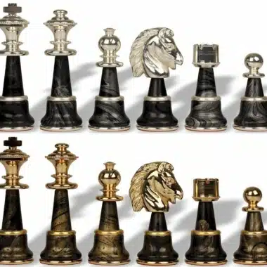 Ensemble Staunton Fantasy XL Echiquier en Bois d'Erable Vert & Jeu d'Echecs en Laiton et Bois Plaqué Or et Argent – Image 7