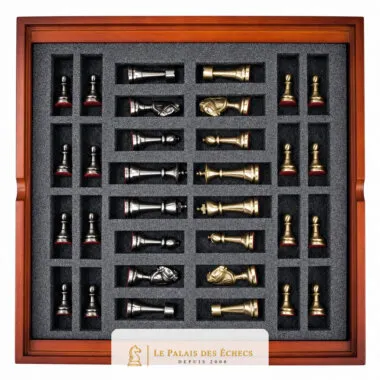 Coffret de rangement en bois avec toutes les pièces en laiton massif rangées dans la mousse