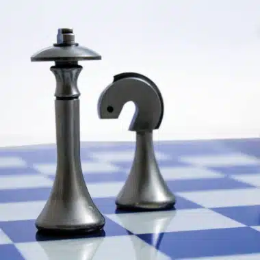 Ensemble Contemporain Bleu Echiquier en Bois d'Erable & Jeu d'Echecs en Laiton Massif – Image 8