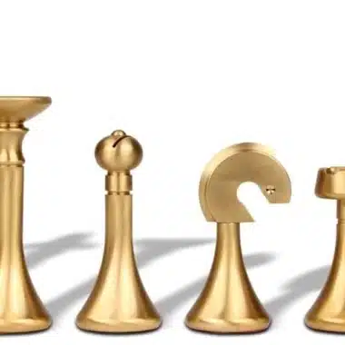 Ensemble Contemporain Bleu Echiquier en Bois d'Erable & Jeu d'Echecs en Laiton Massif – Image 10
