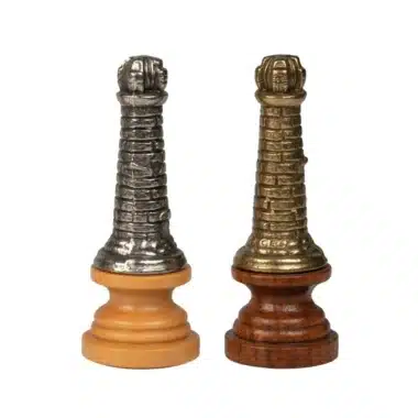 Ensemble Medieval II Echiquier en Bois de Noyer et d'Erable & Jeu d'Echecs en Bois et Métal Massif – Image 14