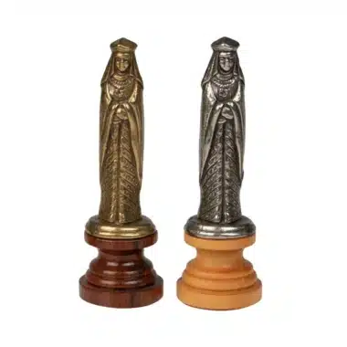 Ensemble Medieval II Echiquier en Bois de Noyer et d'Erable & Jeu d'Echecs en Bois et Métal Massif – Image 12