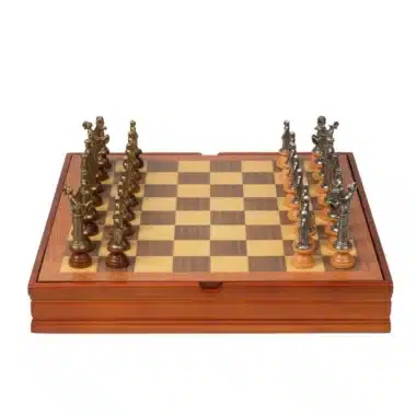 Ensemble Medieval II Echiquier en Bois de Noyer et d'Erable & Jeu d'Echecs en Bois et Métal Massif – Image 3