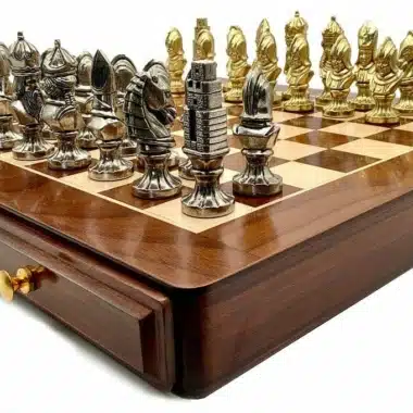Ensemble Medieval IV Echiquier en Bois d'Erable & Jeu d'Echecs en Métal – Image 3