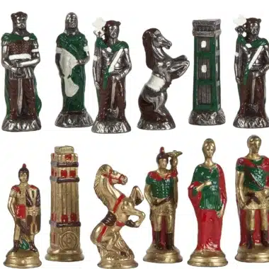Ensemble Romains vs Barbares : Echiquier en Similicuir & Jeu d'Echecs en Métal Peint à la main – Image 3