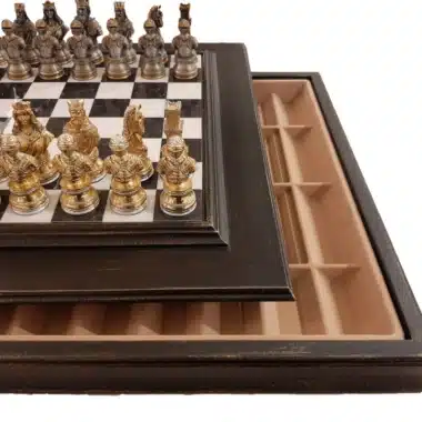 Ensemble Buste Médieval Haut de Gamme III Echiquier en Bois Plateau de Jeu en Albâtre et Jeu d'Echecs en Etain Plaqué Or et Argent – Image 3