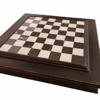 Ensemble Buste Médieval Haut de Gamme III Echiquier en Bois Plateau de Jeu en Albâtre et Jeu d'Echecs en Etain Plaqué Or et Argent – Image 15