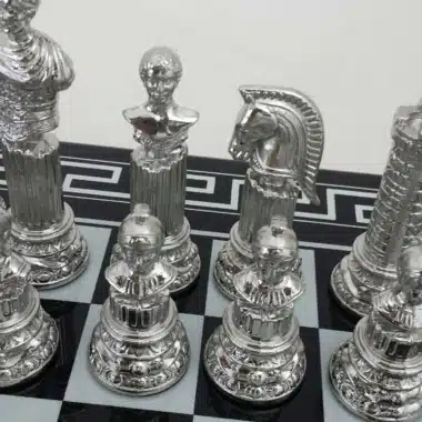 Jeu d'Echecs en Métal Plaqué Or et Argent Colonne Romaine – Image 13