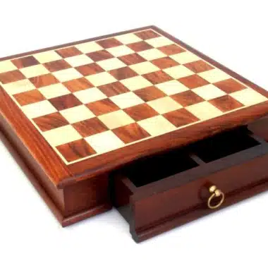 Ensemble "Camelot Roi Arthur" Echiquier en Bois de Rose & Jeu d'Echecs en Métal Massif