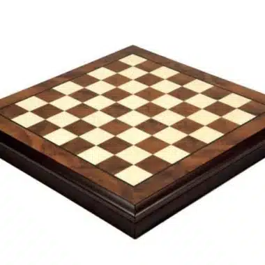 Échiquier en bois de noyer et d'érable, vue d'ensemble du coffret fermé