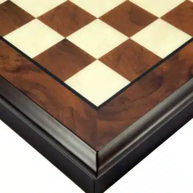 Jeu d'Echecs Medieval et Echiquier en Bois de Noyer et d'Erable avec Compartiment de Rangement – Image 14