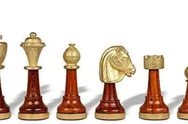 Ensemble Classic XV Echiquier en Bois d'Acajou et Erable et Jeu d'Echecs en Bois et Métal – Image 7