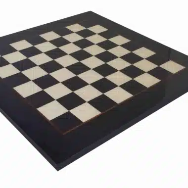 Ensemble Mort-Vivant IV Echiquier en Bois d'Erable Noir et Jeu d'Echecs en Résine Peint à la Main – Image 15