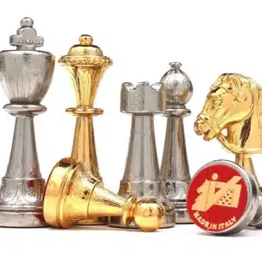 Ensemble Classic Flower 4 Echiquier en Bois d'Erable et de Bruyère et Jeu d'Echecs en Métal Plaqué Or et Argent – Image 5