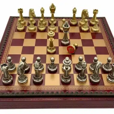 Ensemble Staunton Mix V Echiquier Rouge avec Rangement et Jeu d'Echecs en Métal – Image 4