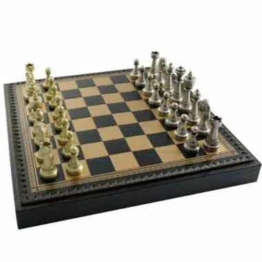 Ensemble Staunton Mix II Echiquier en Similicuir avec Compartiment de Rangement Intégré & Jeu d'Echecs en Métal Massif – Image 3