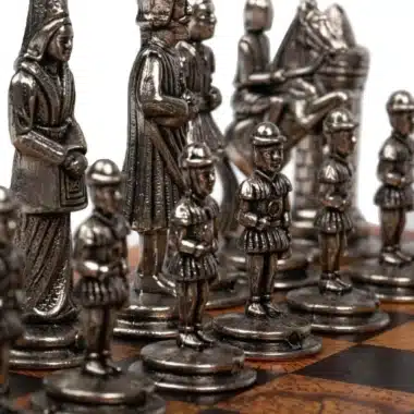 Ensemble Camelot Roi Arthur VII Echiquier en Similicuir & Jeu d'Echecs en Métal Massif – Image 9