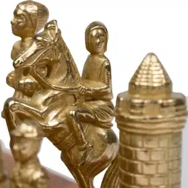 Ensemble Camelot Roi Arthur XIII Echiquier avec Rangement et Jeu d'Echecs en Métal – Image 4