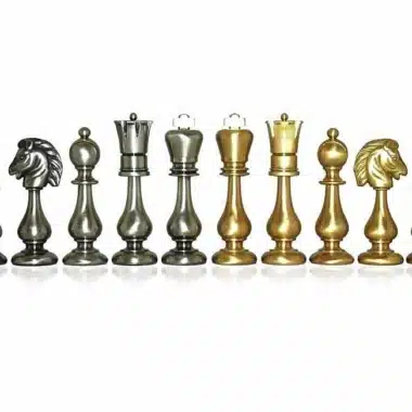 Jeu d'Echecs Grand Oriental en Laiton Massif & Échiquier en Cuir Véritable – Image 6