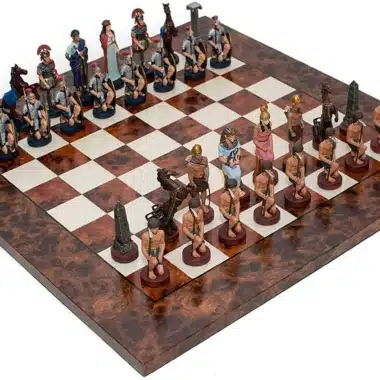 Ensemble Rome et Egypte III posé sur l'échiquier en bois d'orme et bruyère