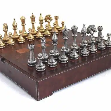 Ensemble "Flowered" Echiquier en Cuir Véritable et Jeu d'Echecs en Métal Massif Plaqué Or et Argent