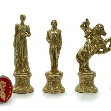 Pièces dorées Napoléon avec base gravée et médaillon Made in Italy