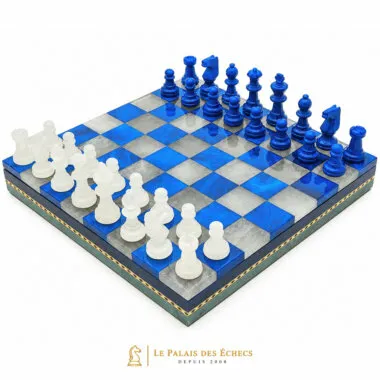 Ensemble complet en marbre bleu et blanc, vue d'ensemble sur coffret