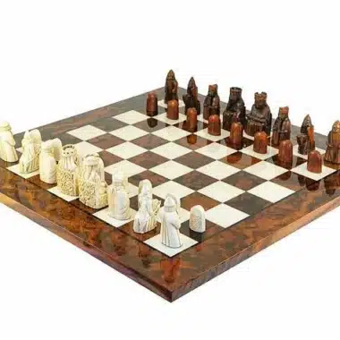 Ensemble Ile de Lewis complet sur échiquier en bois d'orme et bruyère laqué