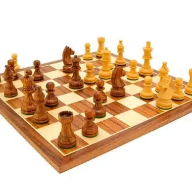 Ensemble "Knight Academy" Echiquier en Bois de Noyer et d'Erable & Jeu d'Echecs en Bois de Rose