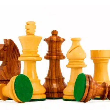 Ensemble "Knight Academy" Echiquier en Bois de Noyer et d'Erable & Jeu d'Echecs en Bois de Rose