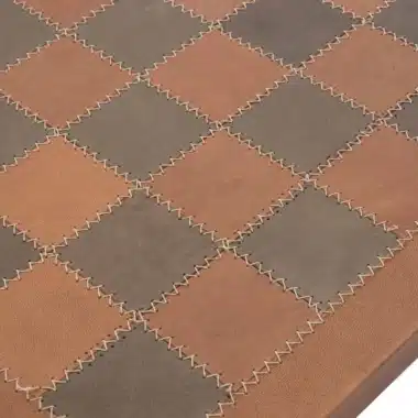 Échiquier en cuir véritable, vue rapprochée des cases en damier